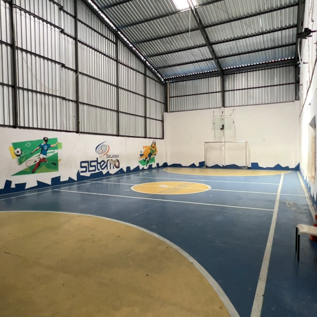 Quadra esportiva do Colégio Sistema